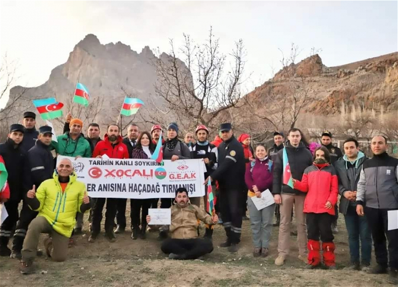 Турецкие альпинисты почтили память жертв Ходжалинской трагедии - ФОТО