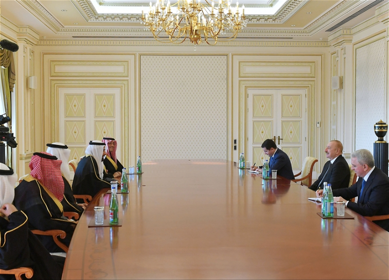 Президент Азербайджана принял министра хаджа и умры Саудовской Аравии - ФОТО