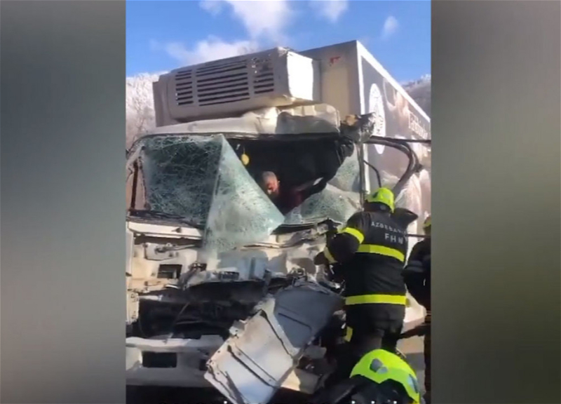 В Исмайыллы столкнулись два грузовика: есть пострадавшие - ВИДЕО