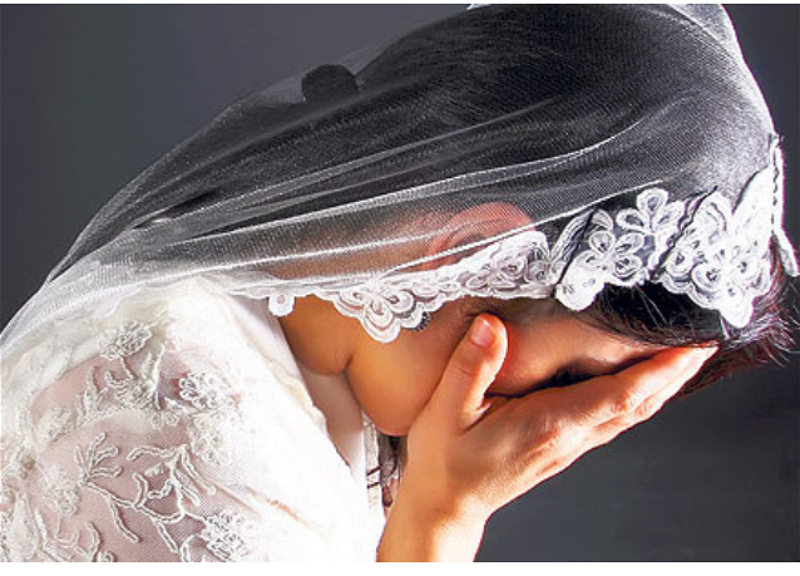 В Азербайджане 15-летняя девочка стала жертвой раннего брака - ФОТО