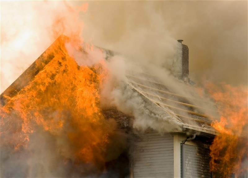 В Сальяне произошел пожар в доме, погиб один человек