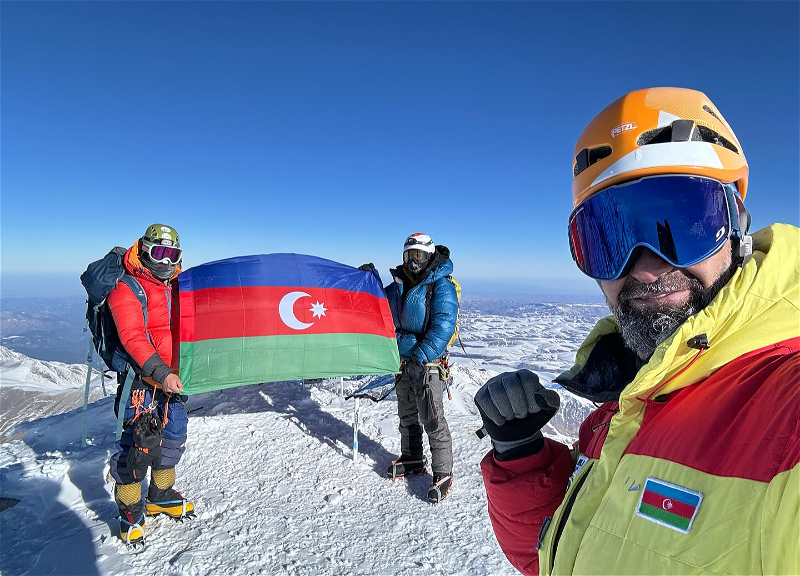 Азербайджанские альпинисты на высочайшей точке Европы - ФОТО