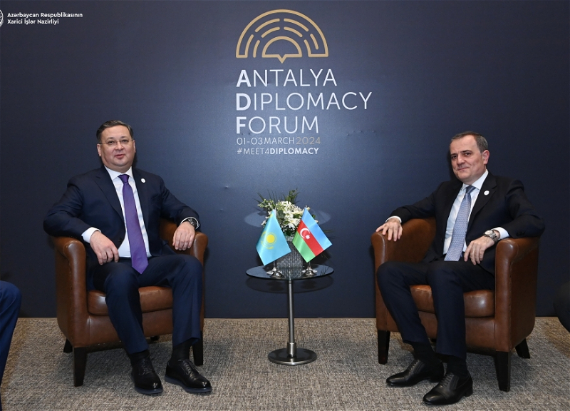 Министр иностранных дел Азербайджана встретился с казахстанским коллегой