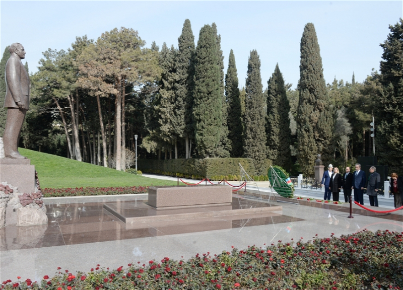 Участники международного мероприятия почтили память великого лидера Гейдара Алиева