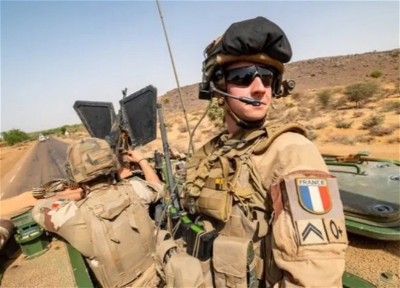 Франция начала вывод из Сенегала подразделения морской пехоты