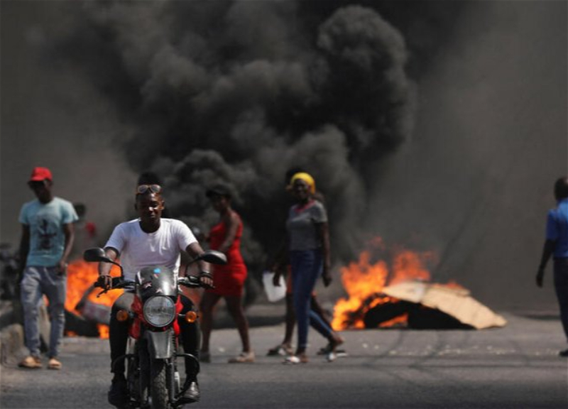 Самолет премьера Гаити не смог сесть в столице из-за перестрелок