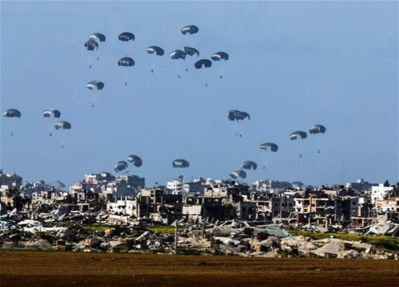 Пентагон отрицает, что из-за сброса США помощи с самолета в Газе погибли люди