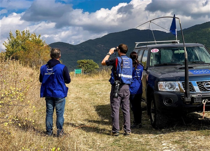 Автомобиль наблюдателей миссии ЕС в Армении попал в ДТП