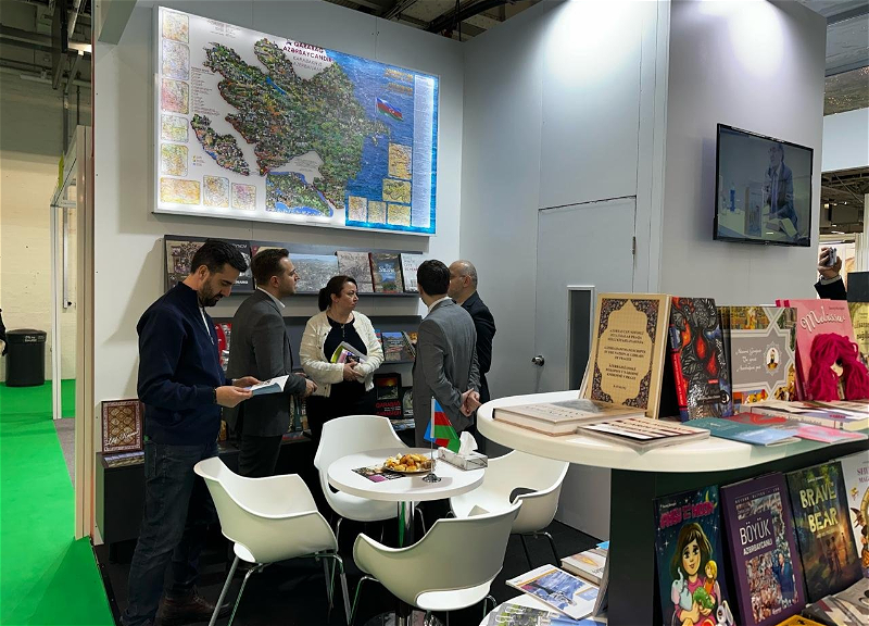 Азербайджан представлен на международной книжной ярмарке в Лондоне - ФОТО
