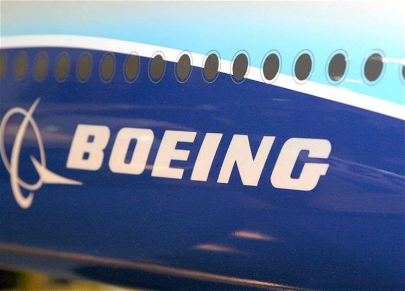 В США Boeing 737 потерял часть внешней обшивки