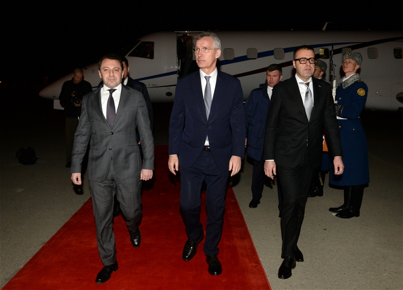 Генеральный секретарь НАТО Йенс Столтенберг прибыл с официальным визитом в Азербайджан - ФОТО