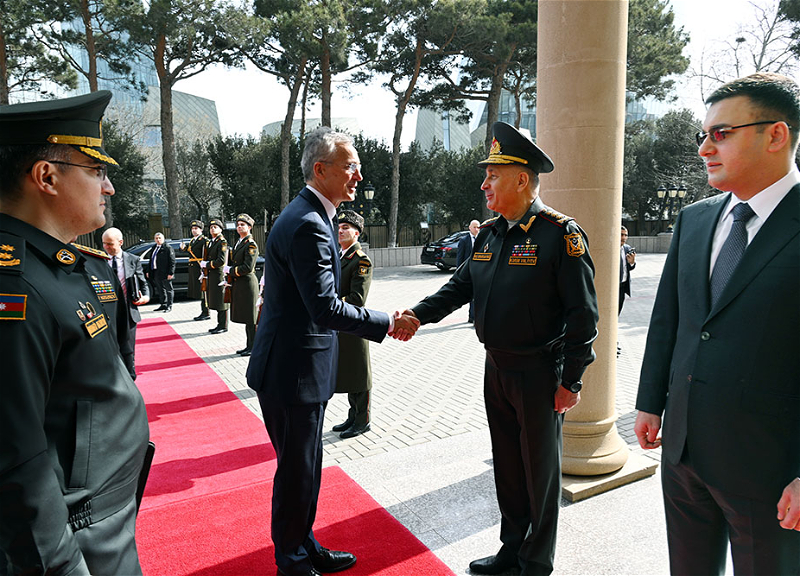 Министр обороны Азербайджана встретился с Генеральным секретарем НАТО - ФОТО - ВИДЕО