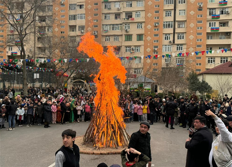В бакинских дворах продолжаются празднества по случаю Новруза - ФОТО