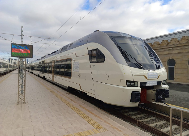 В Азербайджане увеличились пассажирские перевозки железнодорожным транспортом