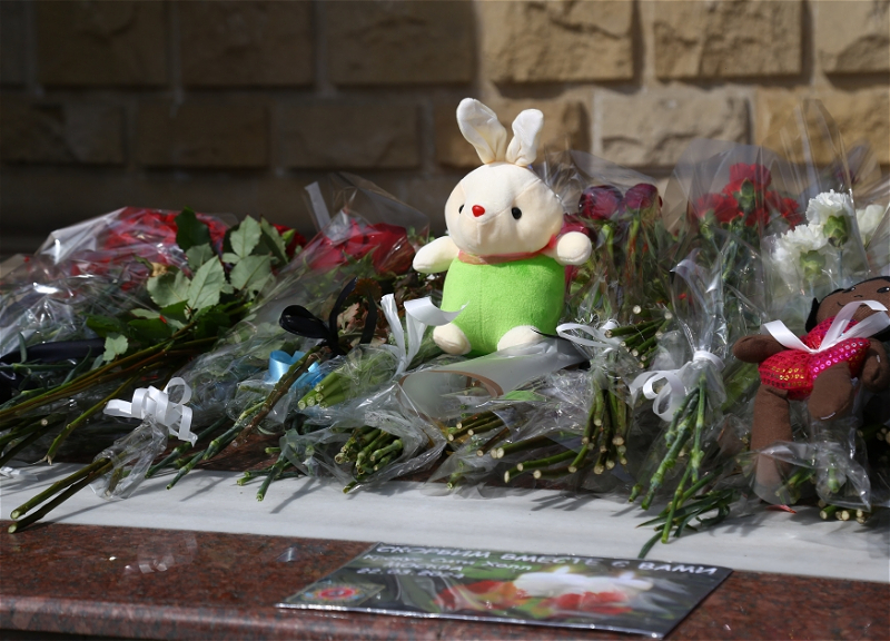В Баку почтили память жертв теракта в Москве - ФОТО
