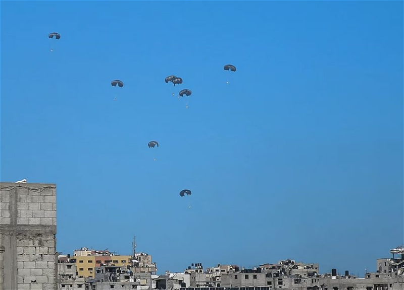 В секторе Газа из-за неправильного сброса гумпомощи погибли 18 человек