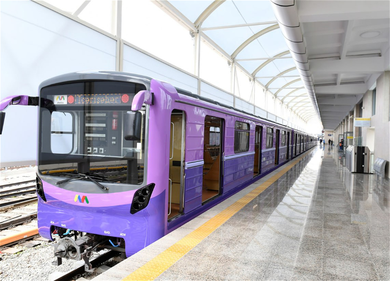 В Баку иностранцы разукрасили вагоны метро, ущерб подсчитан