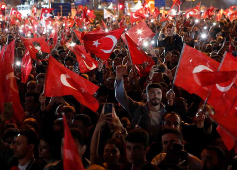 Оппозиционная партия Турции получила 35 городских муниципалитетов