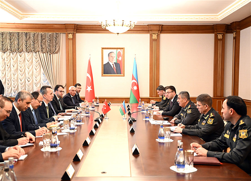 Обсуждены перспективы азербайджано-турецкого военного сотрудничества