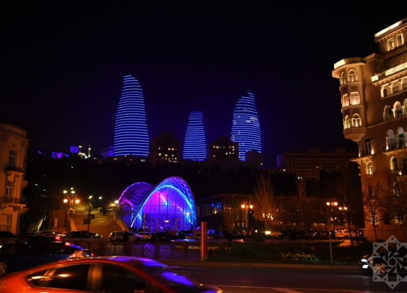 Памятники архитектуры и известные здания Баку подсвечены синим цветом - ФОТО
