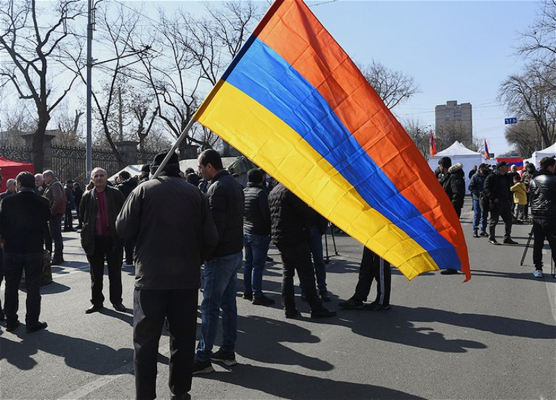 Протестующие в Армении требуют освобождения политзаключенных