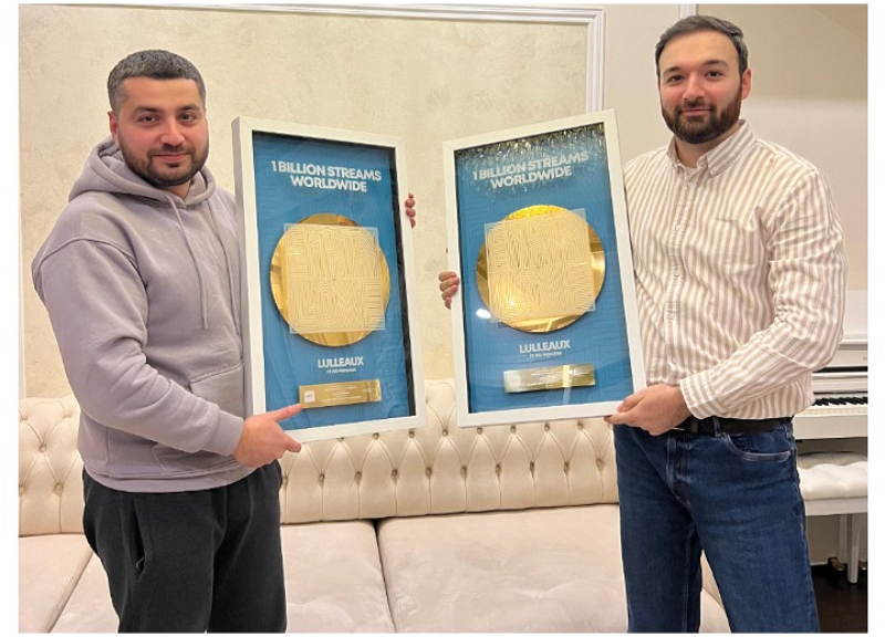 Азербайджанские музыкальные продюсеры получили золотую награду за миллиард прослушиваний на электронных платформах - ФОТО - ВИДЕО