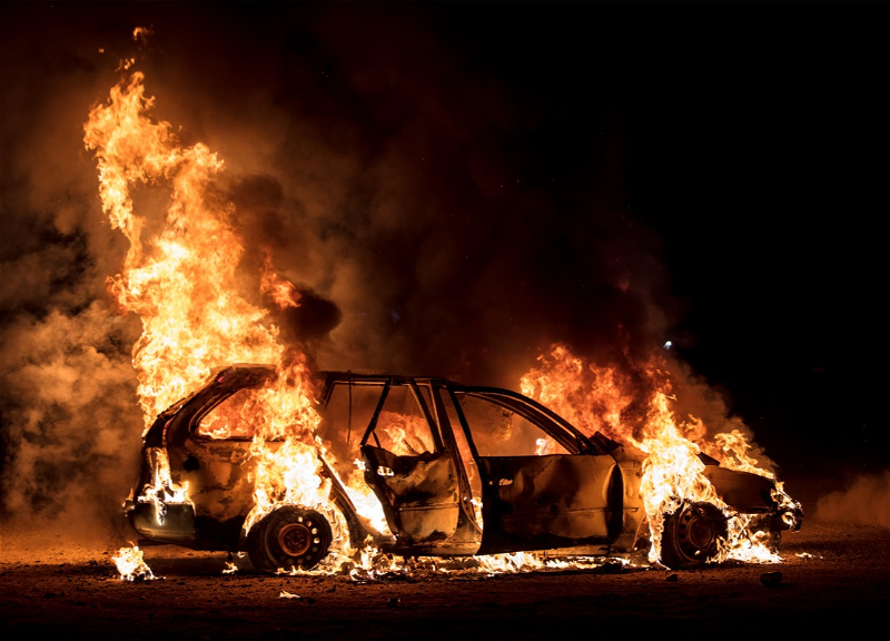 Abşeronda “Ford” yandı