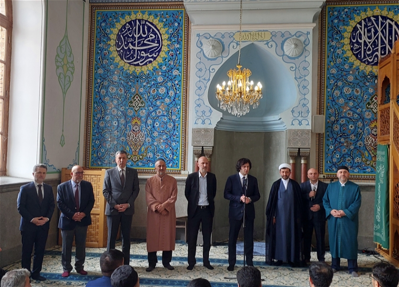 Премьер-министр Грузии по случаю праздника Рамазан посетил Тбилисскую Джума мечеть - ФОТО