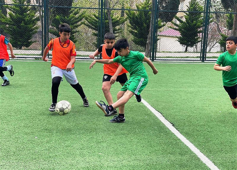 В бакинских дворах стартовали соревнования по мини-футболу - ФОТО