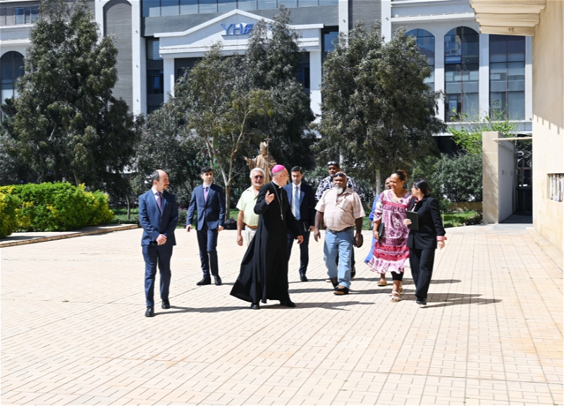 Делегация Конгресса Новой Каледонии посетила католическую церковь Святой Марии в Баку - ФОТО