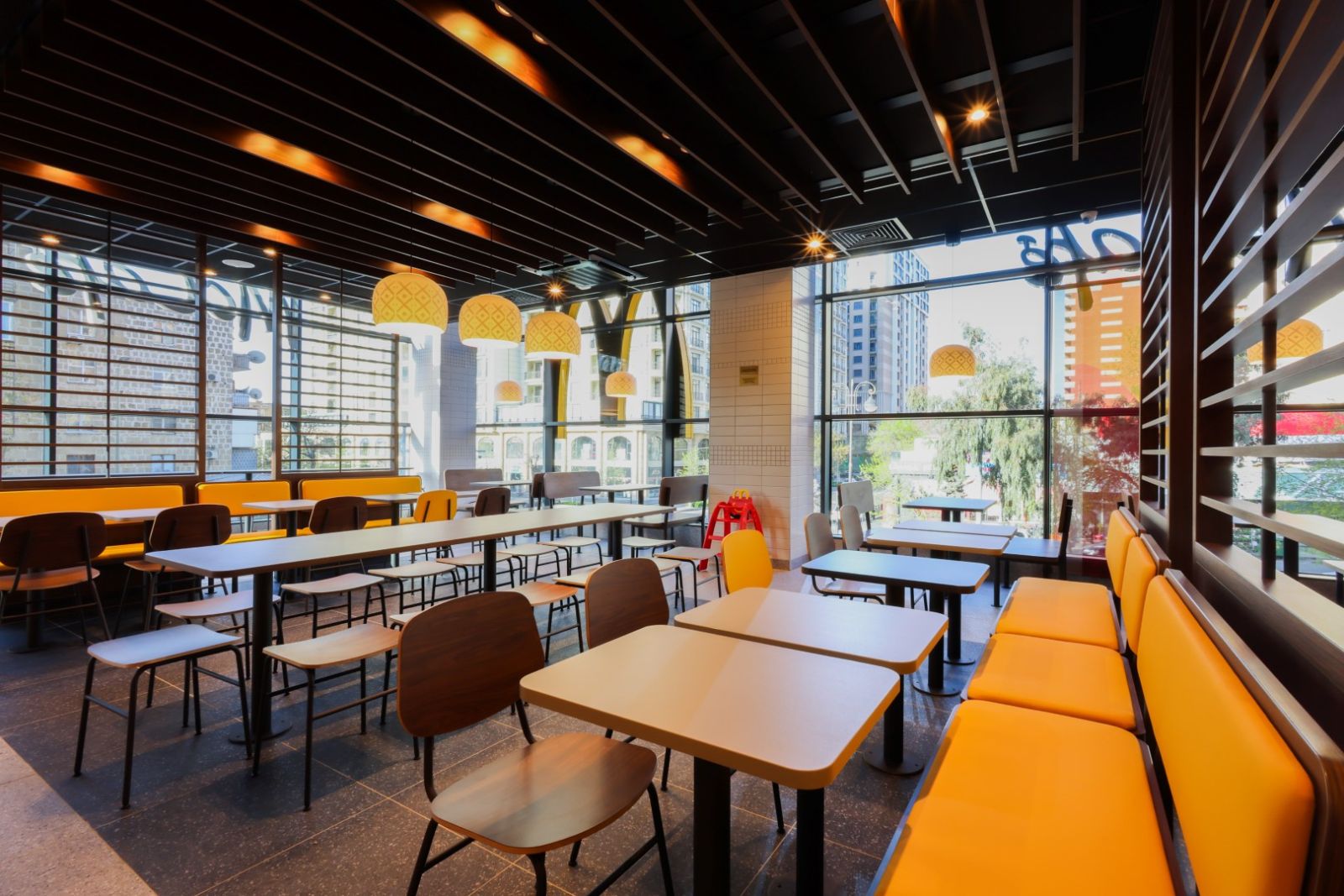 Новый ресторан McDonald's открылся на месте бывшего «Насиминского базара» – ФОТО