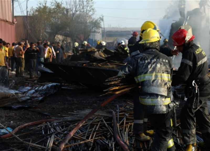 МЧС: Пожар на рынке пиломатериалов в Баку потушен - ВИДЕО - ОБНОВЛЕНО