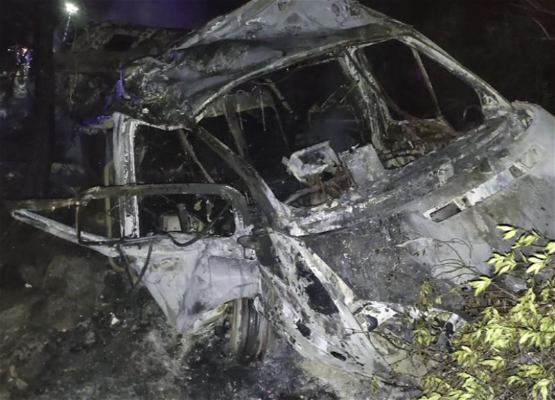 В Турции минибус упал в овраг и сгорел, есть погибшие и раненые