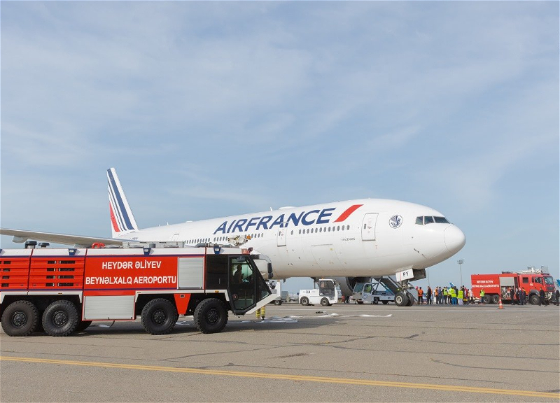 Самолет Air France совершил экстренную посадку в Международном аэропорту Гейдар Алиев - ФОТО