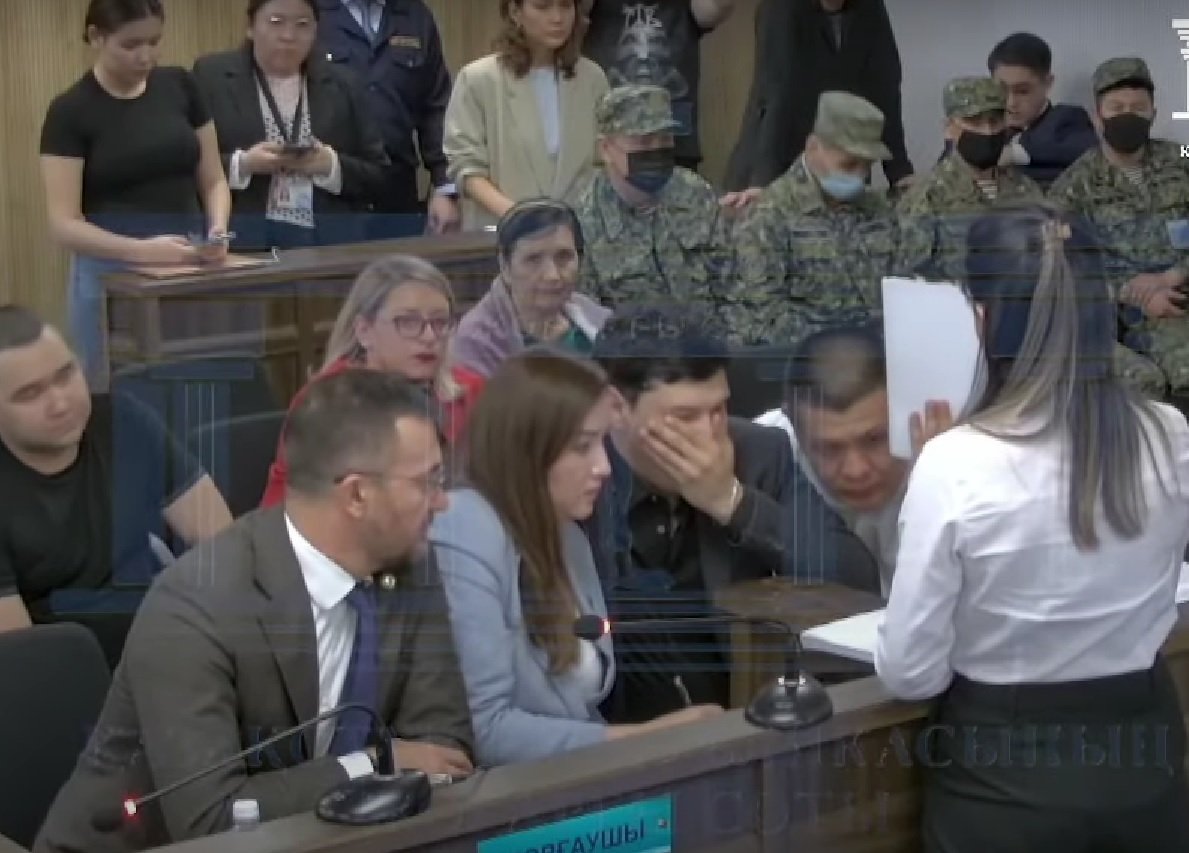 Заставлял признаться в измене: видео, где Бишимбаев издевался над Нукеновой, показали в суде - ФОТО - ВИДЕО