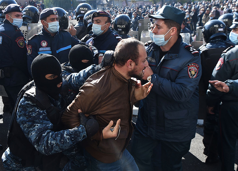 Армянская полиция приступила к задержаниям противников делимитации границы с Азербайджаном