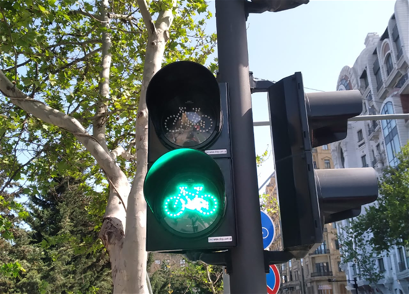 В Баку появились велосипедные светофоры – ФОТО