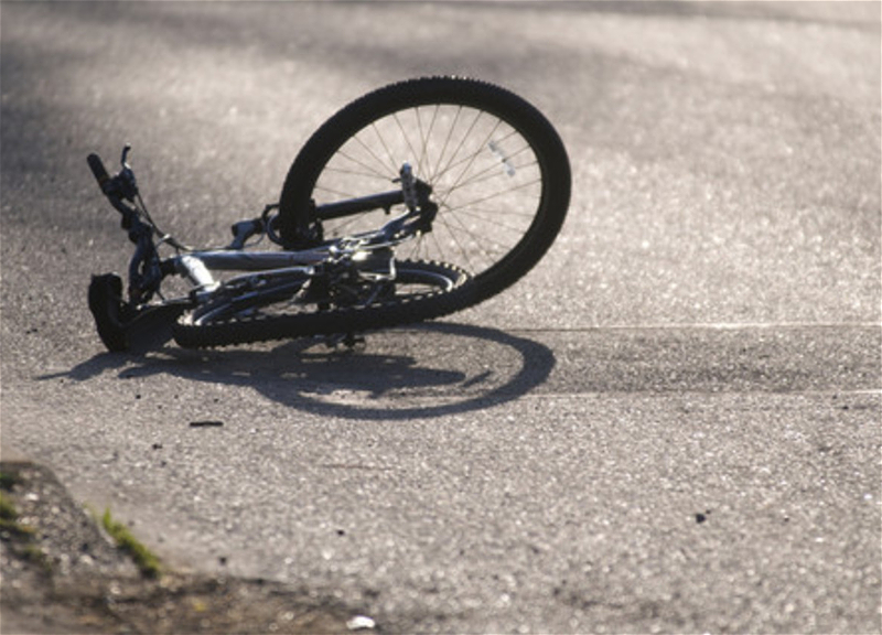В Баку 19-летний велосипедист пострадал в ДТП
