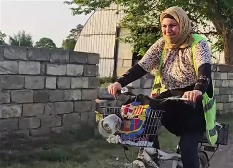 Единственная в Масаллы: Инджира Агаева освоила велосипед и каждый день ездит на нем на работу - ВИДЕО