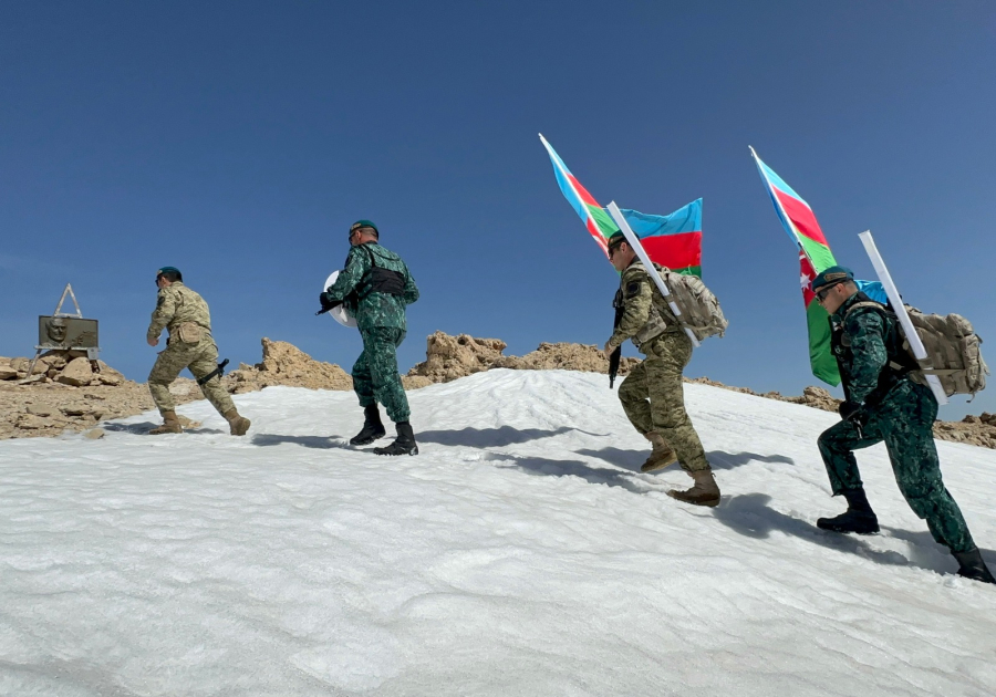 Азербайджанские пограничники совершили восхождение на пик Гейдара - ФОТО
