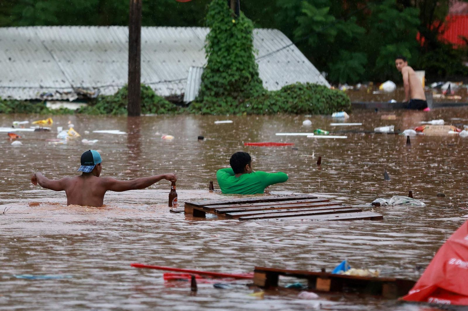 Число жертв наводнения в Бразилии возросло до 39 - ФОТО