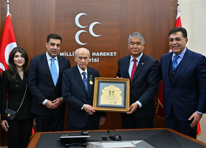 Одному из ведущих политиков Турции присуждена Медаль почета Ахмеда Джавада - ФОТО