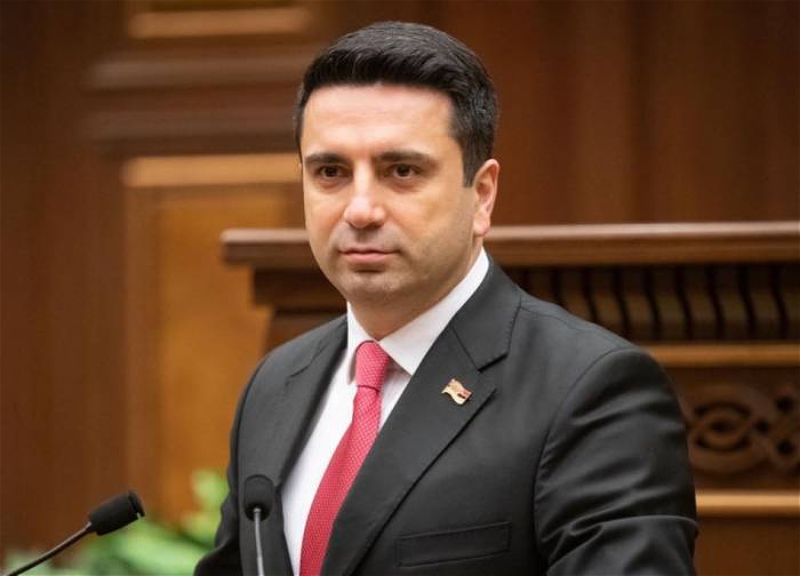 Спикер армянского парламента обвинил оппозицию в стремлении втянуть Армению в войну