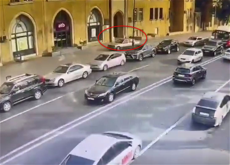 В Баку арестован водитель Mercedes за вождение по тротуару - ВИДЕО