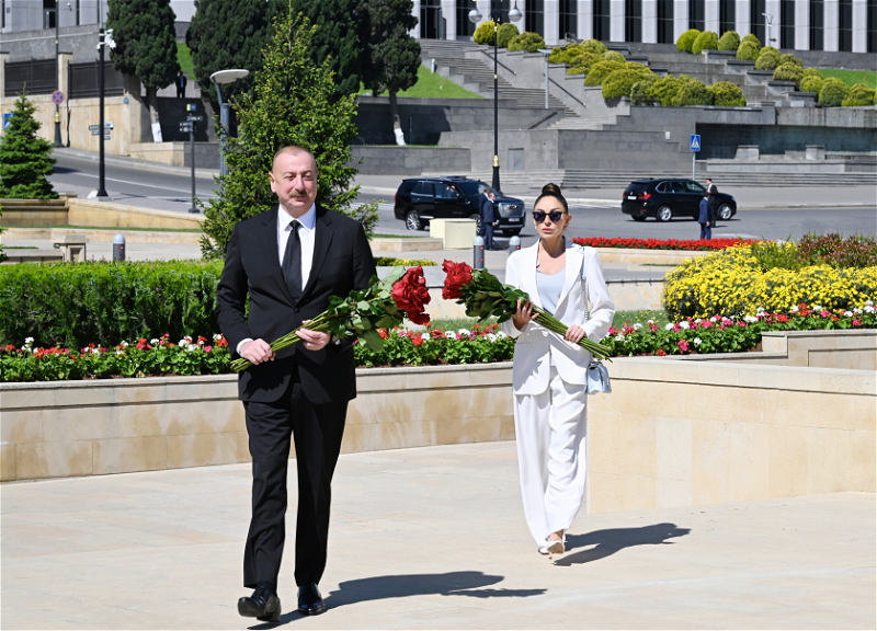 Президент Ильхам Алиев и первая леди Мехрибан Алиева почтили память сынов Азербайджана, погибших за Победу над фашизмом
