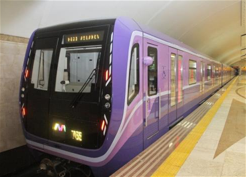 В поезде бакинского метро возникла опасная ситуация - ВИДЕО