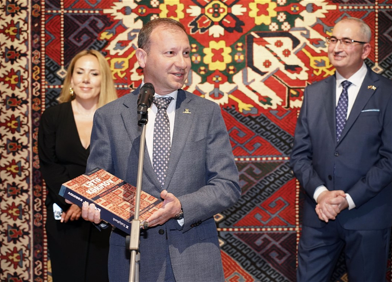 В Риге впервые организована большая выставка традиционных азербайджанских ковров – ФОТО