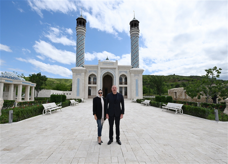 Президент Ильхам Алиев и первая леди Мехрибан Алиева приняли участие в открытии Зангиланской мечети - ФОТО