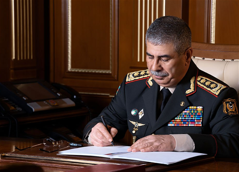 Министр обороны Азербайджана выразил соболезнования главе Генштаба Ирана