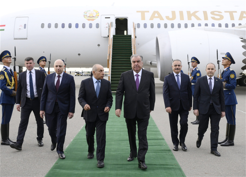 Президент Таджикистана прибыл с государственным визитом в Азербайджан - ФОТО